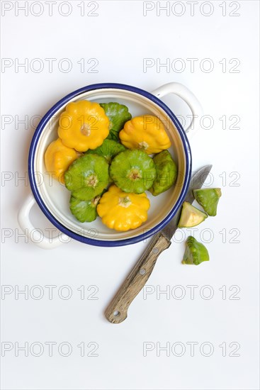 Patisson pumpkins in bowl