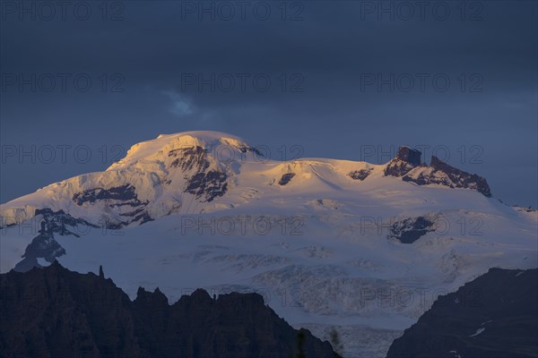 Summit of Hvannadalshnukur in the evening light