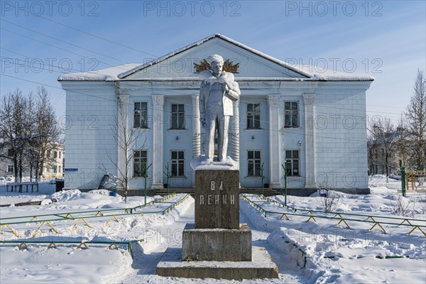 Lenin statue before the town house in Artyk village