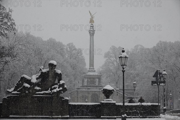 Peace Angel or Peace Monument above the Prinzregent-Luitpold Terrace in the Maximiliansanlagen and Luitpold Bridge or Prinzregenten Bridge over the Isar River