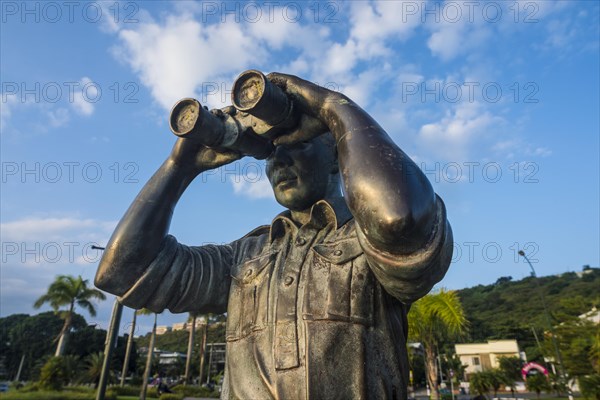 Explorer statue in the Magenta Port Sud bay