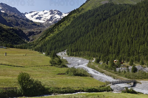 Hinteres Suldental with Suldenbach and bridge