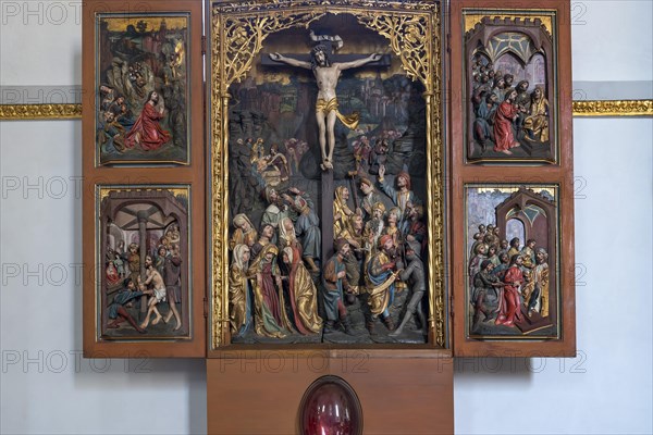 Side wing altar