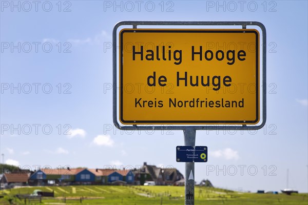 Bilingual town entrance sign