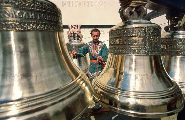 Bell ringer