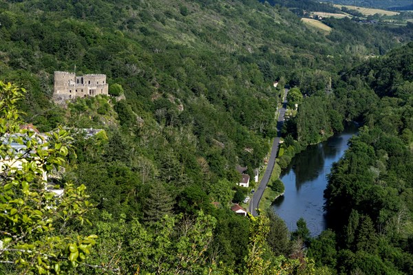 Castle de Chouvigny built on a rocky outcrop overlooking the Sioule valley