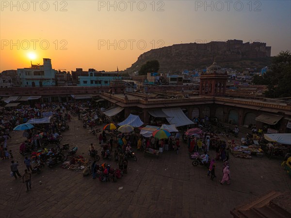 Evening atmosphere in Sardar Market