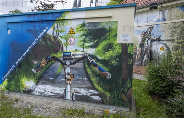 Advertisement with bicycle motif for the Europaradweg R1 on a transformer house in Wernigerode