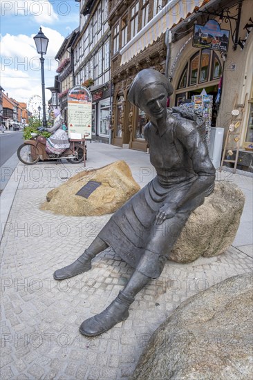 Sculpture Harzer Kiepenfrau by Guenther Dittmann in the city centre of Wernigerode