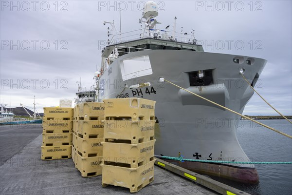 Modern vessel for fishing and stacking boxes