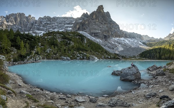 Turquoise green Sorapis lake