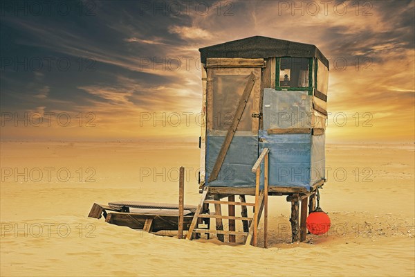 Beach hut