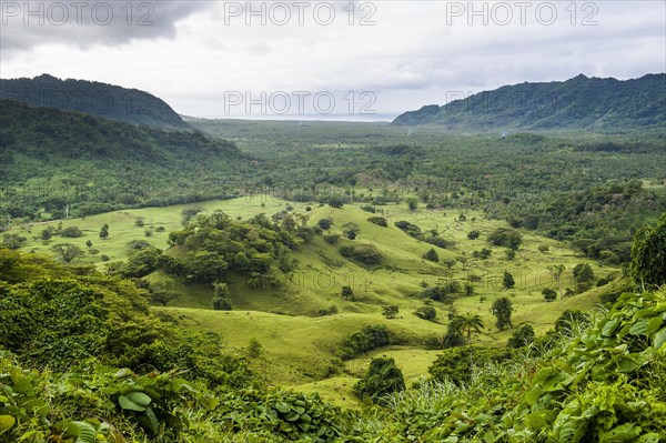 Overlook over hinterland of Upolo into Fagaloa bay