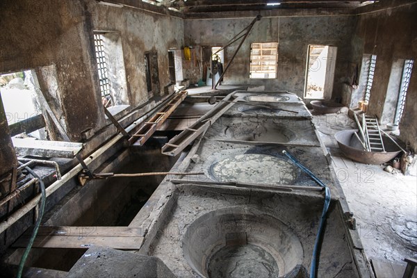 Container for molasses for traditional rum production