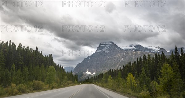 Icefield Parkway road