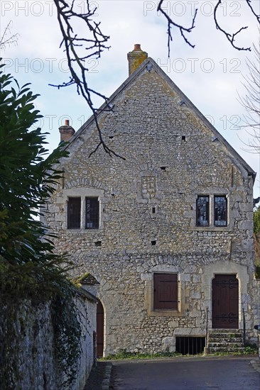 Stone house on Rue Pierre Lebrun