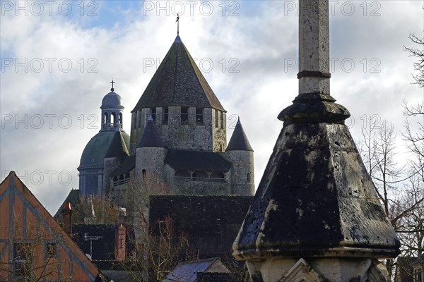 Place du Chatel with cross