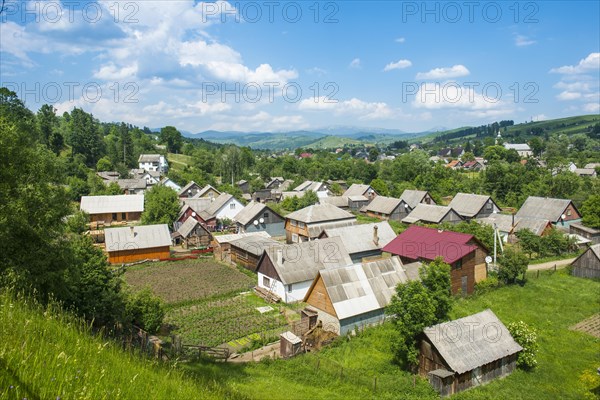 Overlook over the Yasinia village