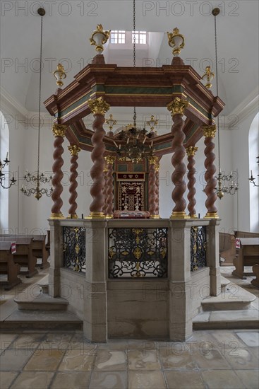 Central bima with octagonal stone parapet in the synagogue from 1746