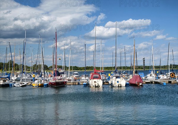 Marina Bernsteinsee