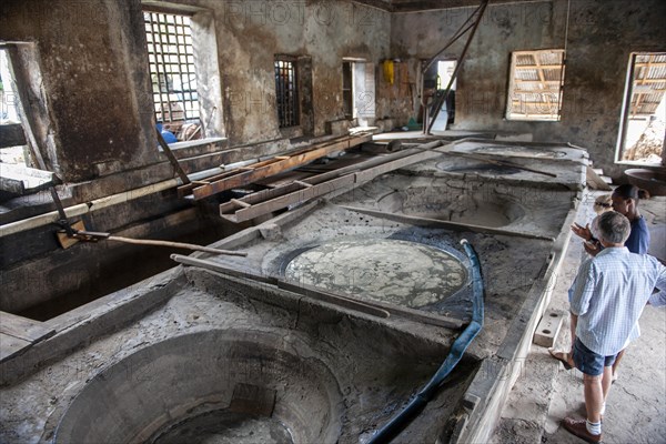 Container for molasses for traditional rum production