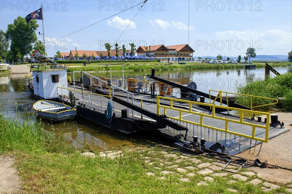 Yaw rope ferry across the Weser