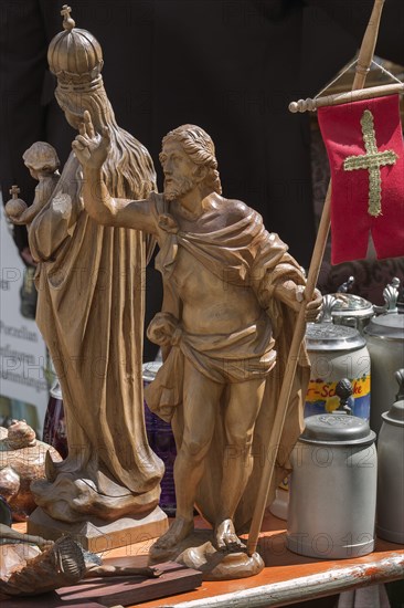 Carved figures of Christ and Mary