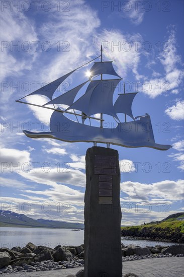 Emigrants' Monument in the Port of