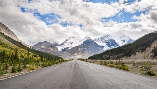 Icefield Parkway road