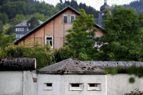 Border wall in front of residential house