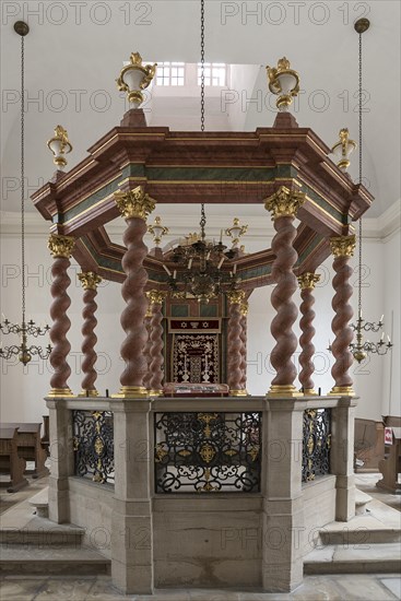 Central bima with octagonal stone parapet in the synagogue from 1746