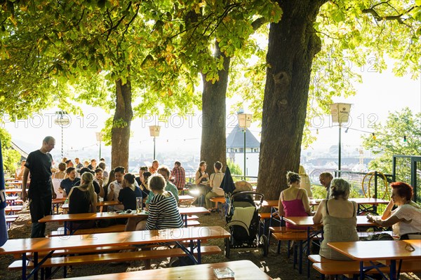 Kastaniengarten Beer Garden