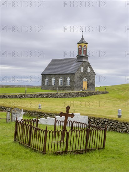 Hvalsneskirkja with cemetery