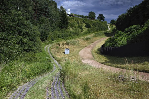 Border fortification with column path