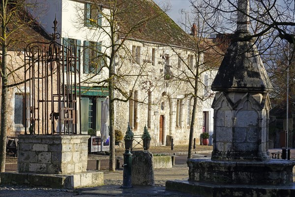 Place du Chatel with cross