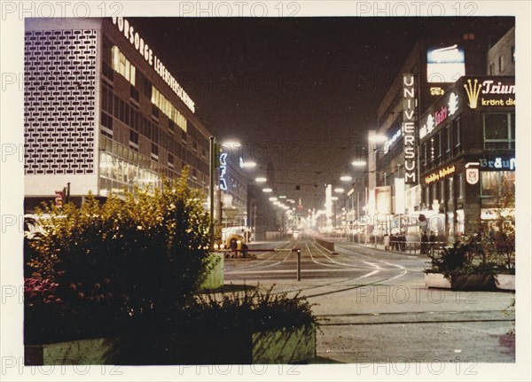 Stuttgart at night in 1963: Untere Koenigsstrasse with illuminated advertising