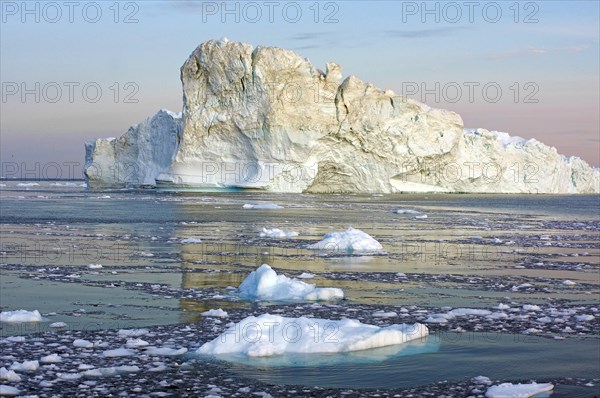 Icebergs in the midnight sun