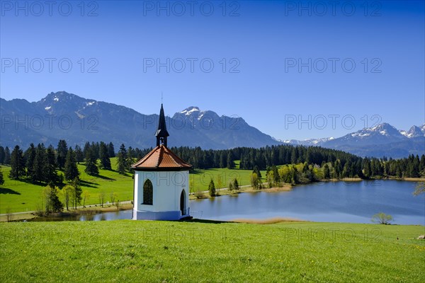 Chapel at the Hegratsried pond