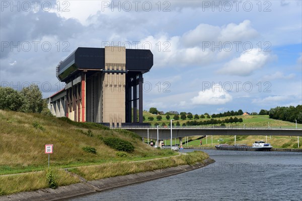 Strepy-Thieu ship lift