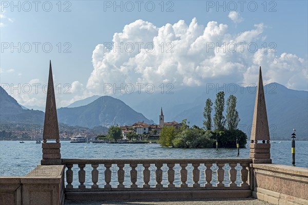 View from Isola Bella to Isola dei Pescatori