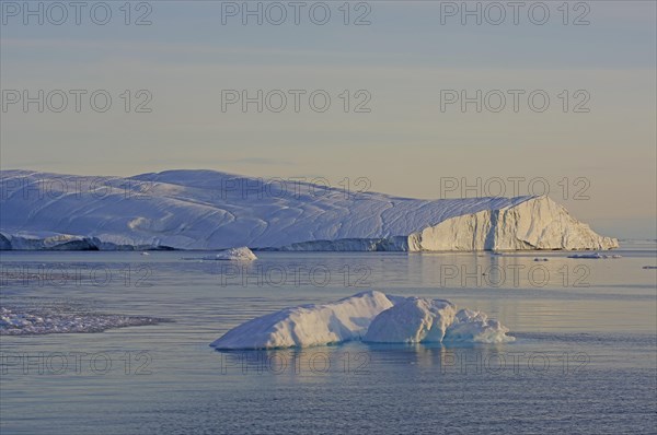 Icebergs in the midnight sun
