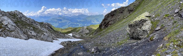 View through the Obersaesstaeli