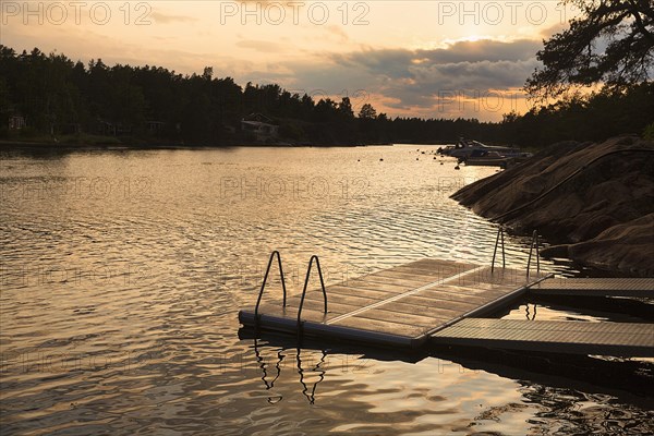 Bathing spot Asvallesund with bathing jetty at sunset