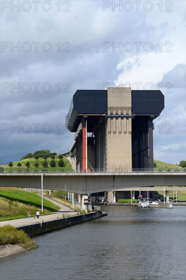 Strepy-Thieu ship lift