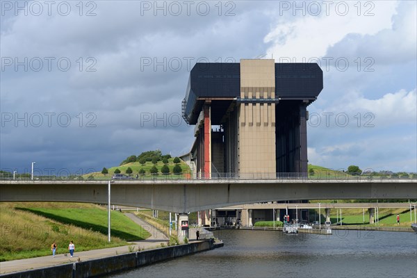 Strepy-Thieu ship lift