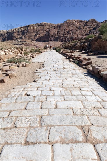 Pavement on colonnaded street