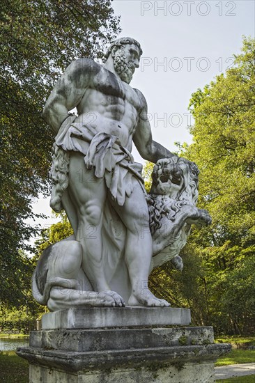 Statue of Hercules by Giuseppe Volpini