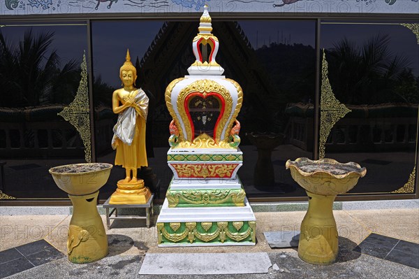 Altar with bowls for incense sticks