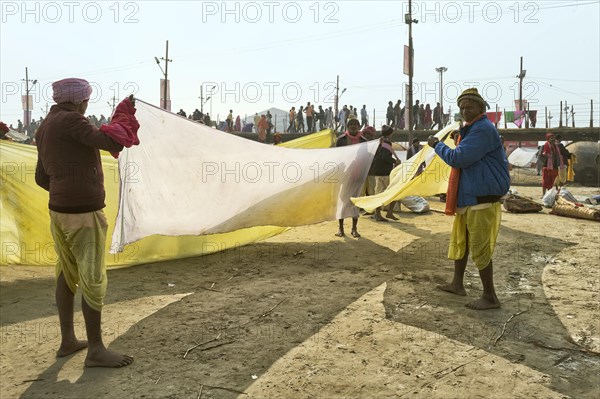 Pilgrims spreading laundry out to dry