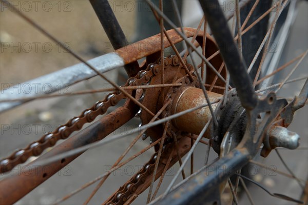 Bicycle chain